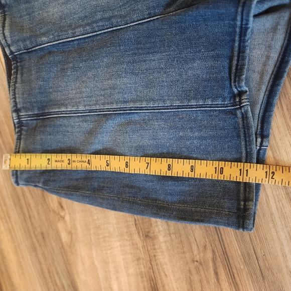 Shorts - Picture 5 of 6